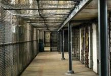 « La manière avec laquelle on fait vivre les détenus en France est inimaginable », dénonce la contrôleuse générale des lieux de privation de liberté